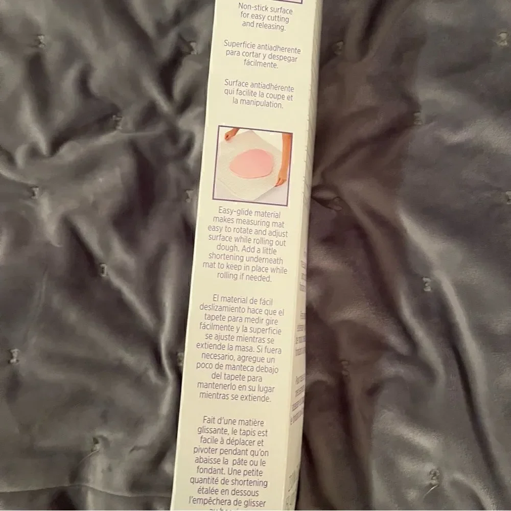 Wilton Fondant or Pizza Measuring Mat Curcle Roll Out Plastuc 23.8 in. x 23.3 in